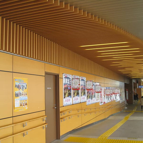 青森駅 (5)　AU青森ヒバ 不燃リブ＆壁面